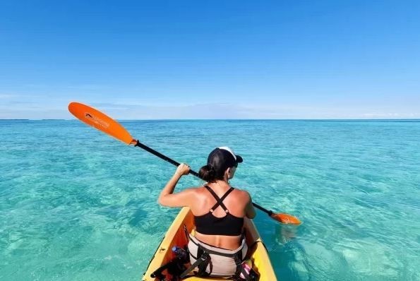 Kayak-on-the-great-blue-sea---St.-Georges-Caye-Resort-Beliz_20200121-193815_1